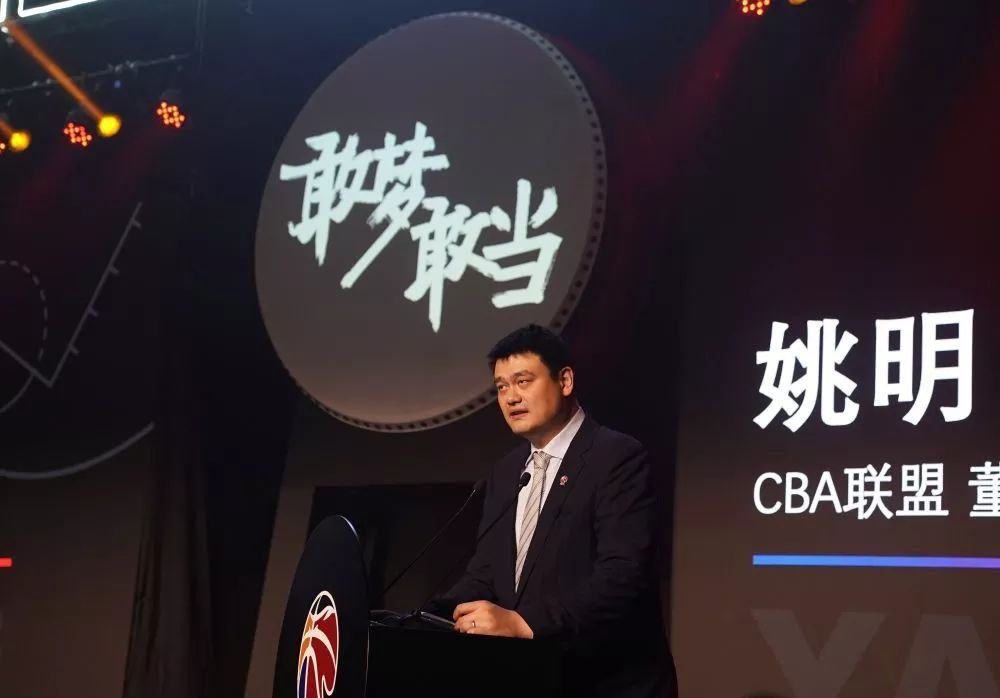 技校下课厕沟嘘嘘偷拍